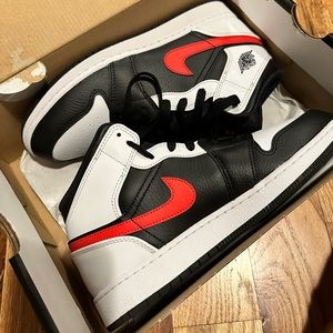 Air Jordan 1 Mid Grade School black/red and white